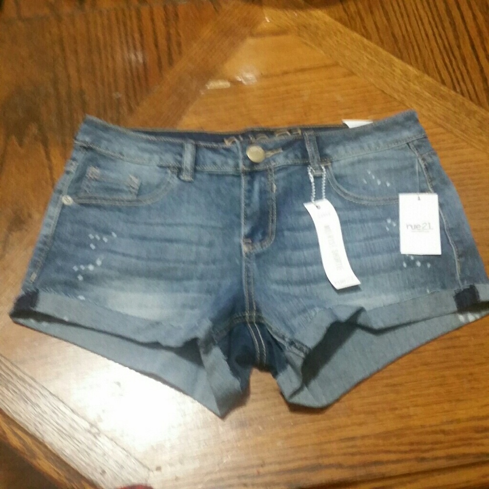 ❌(SOLD💯) NWT Very Cute Curvy Midrise Shortie by Rue21